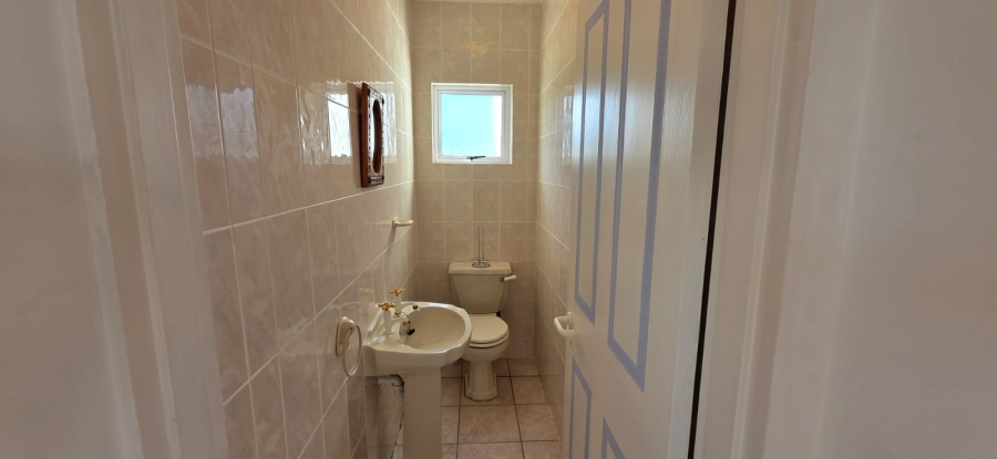 6 Bedroom Property for Sale in Vermont Western Cape